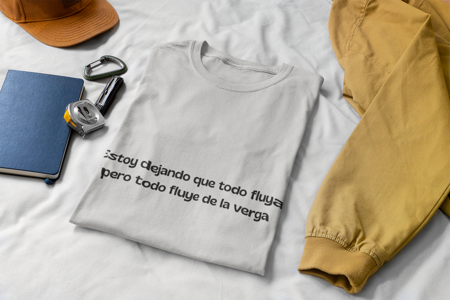 camiseta manga corta unisex dejando que todo fluya