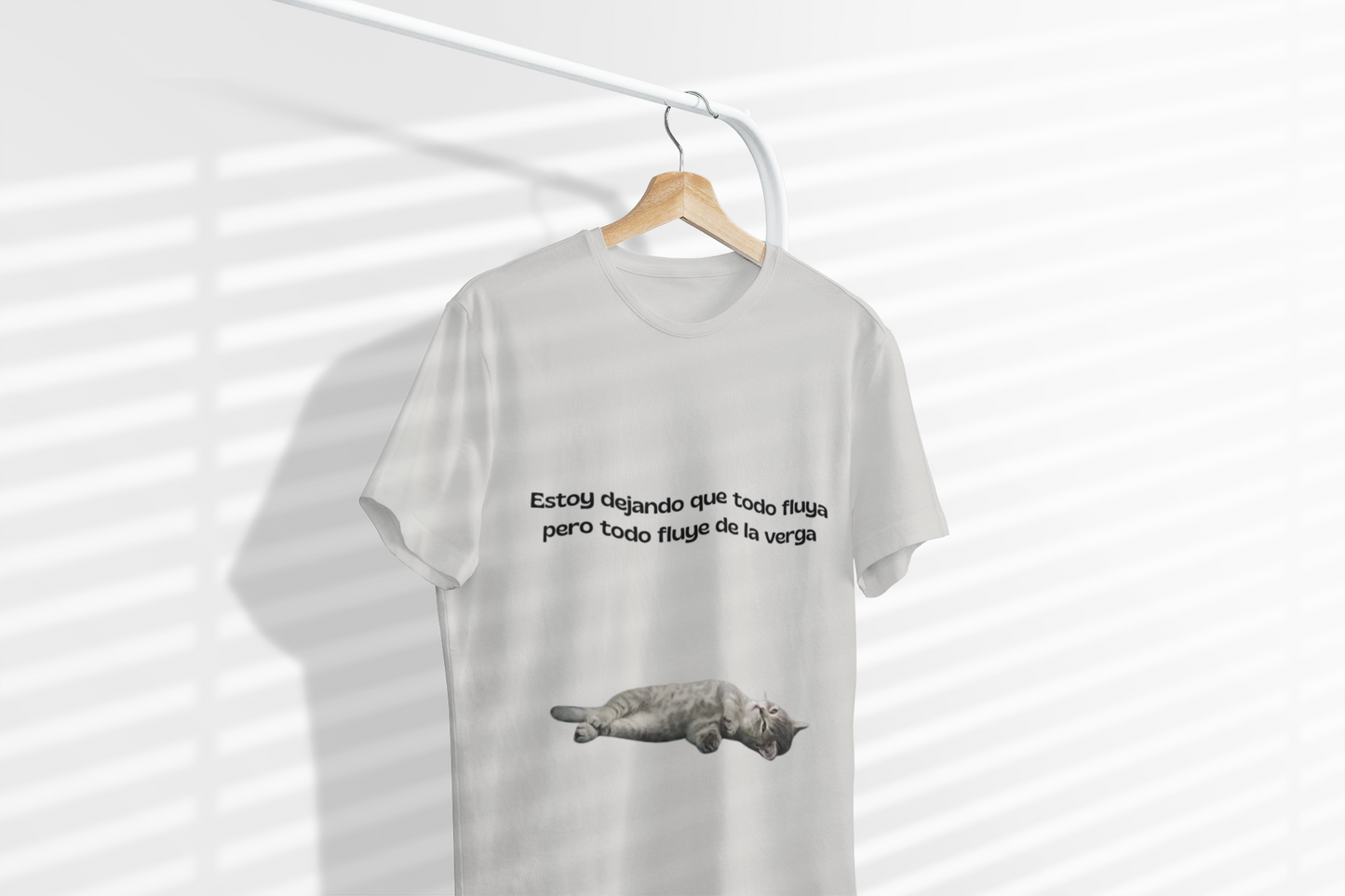 camiseta manga corta unisex dejando que todo fluya