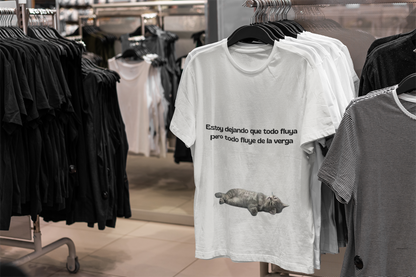 camiseta manga corta unisex dejando que todo fluya